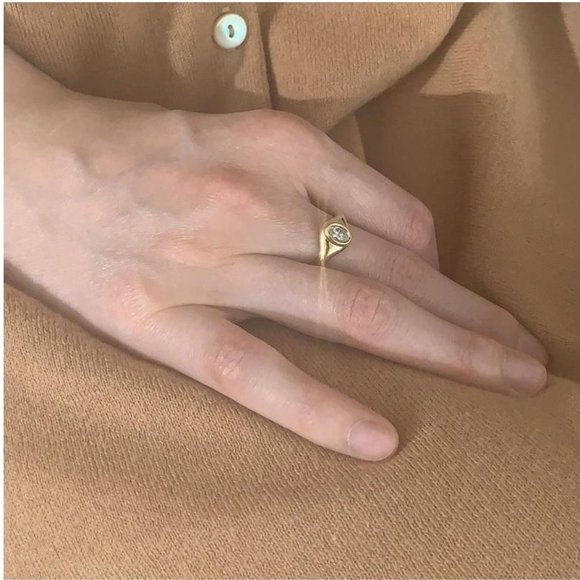 Oval Diamond Ring - Picture 2 of 2